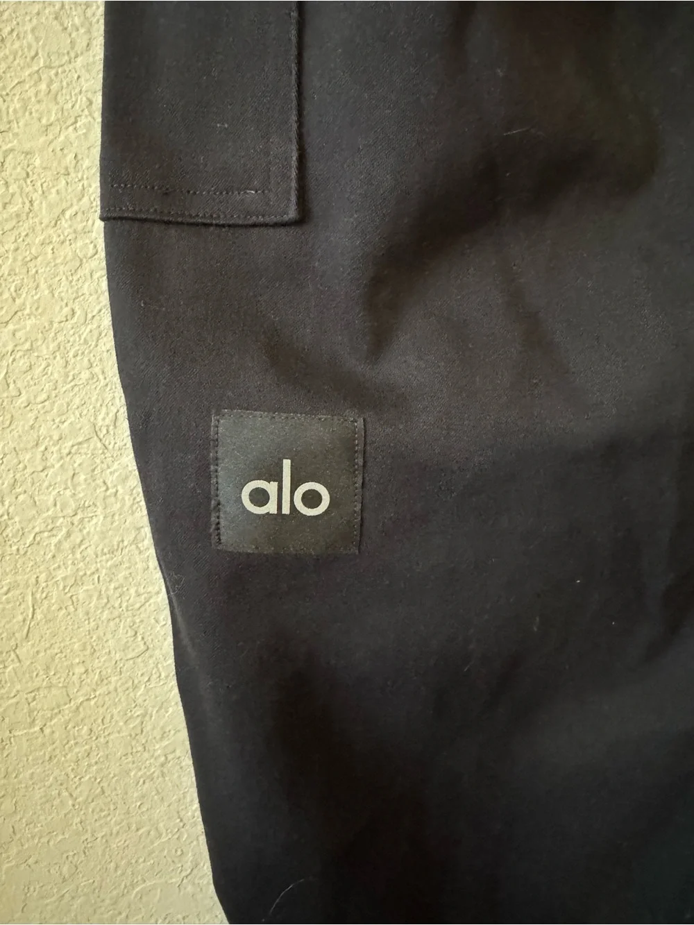 Alo Yoga Women's Black Cargo Jogger Pants - Elastic Waist & Ankle - Picture 3 of 7